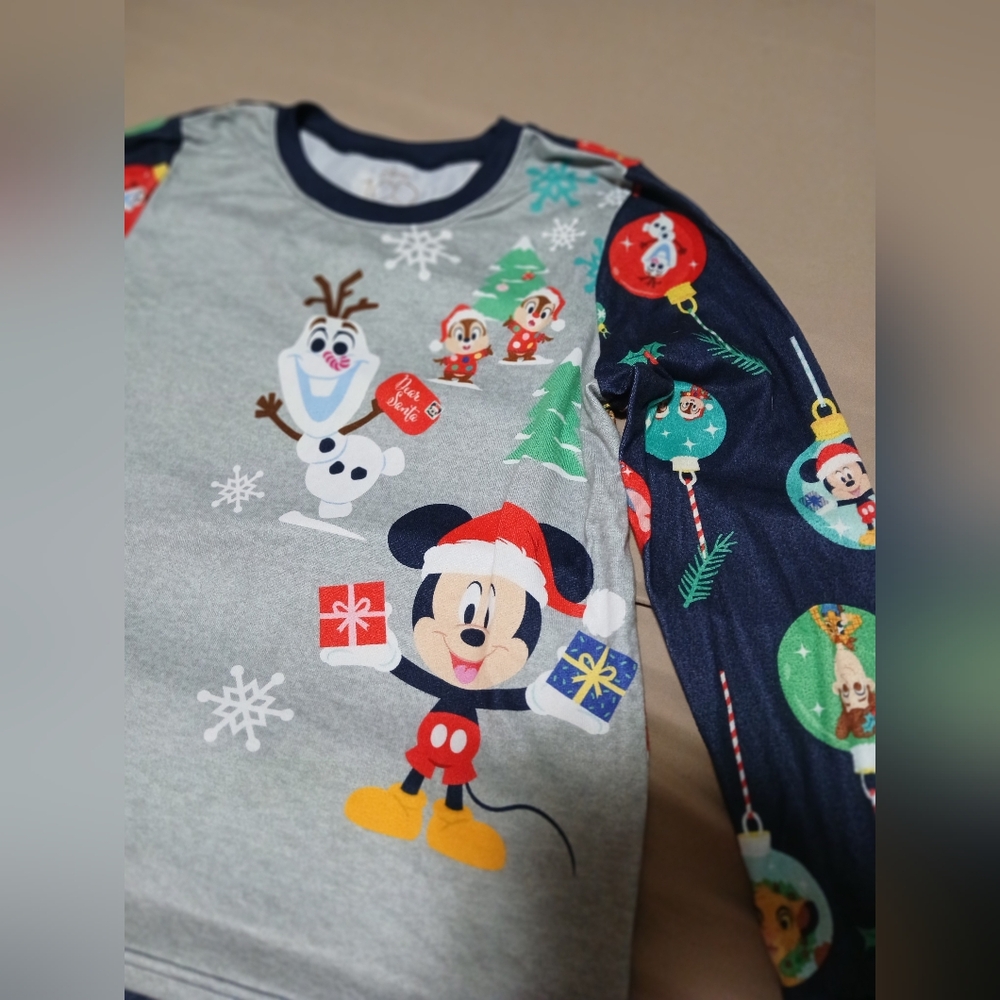 Bundle Of 4!! 2 Bamboo Pajamas . 1 Pair Of Joggers, 1 Pair Mickey Mouse Pjs